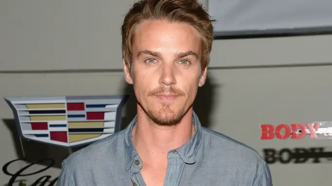 How tall is Riley Smith?